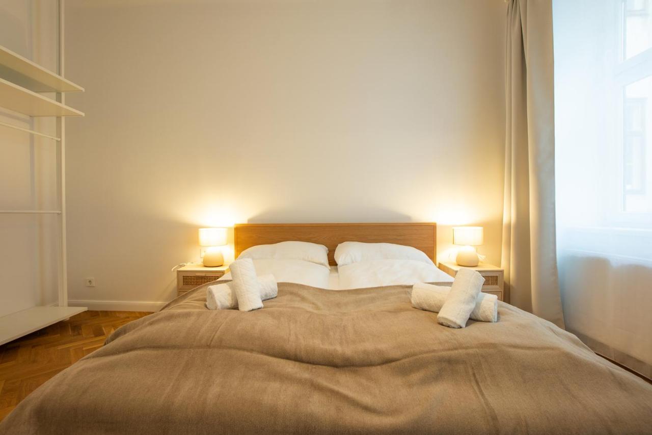 Chic 94M2 Apartment With A King-Size Bed Wenen Buitenkant foto