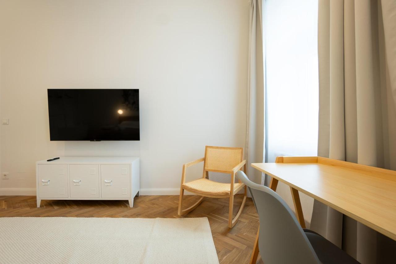 Chic 94M2 Apartment With A King-Size Bed Wenen Buitenkant foto