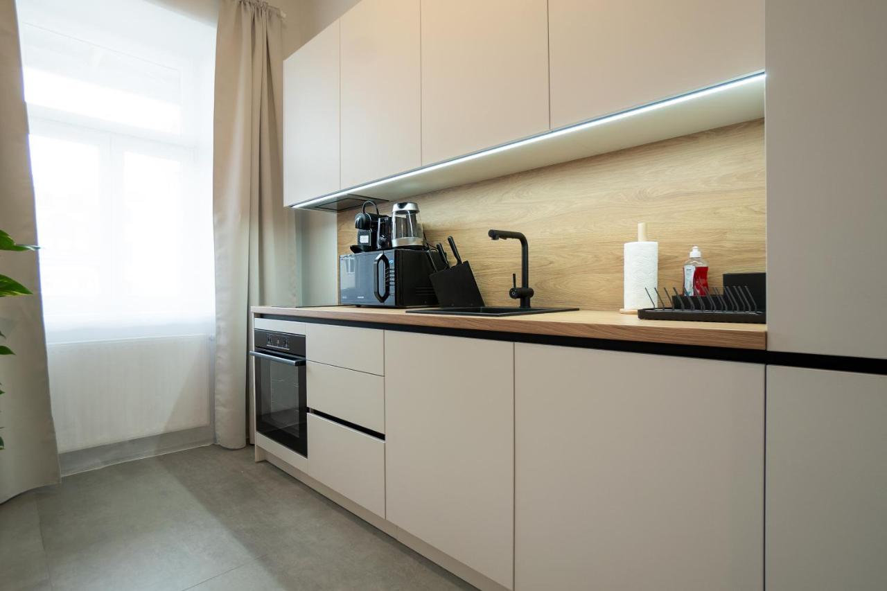 Chic 94M2 Apartment With A King-Size Bed Wenen Buitenkant foto