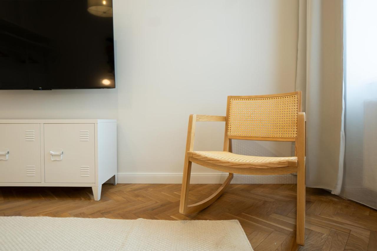 Chic 94M2 Apartment With A King-Size Bed Wenen Buitenkant foto