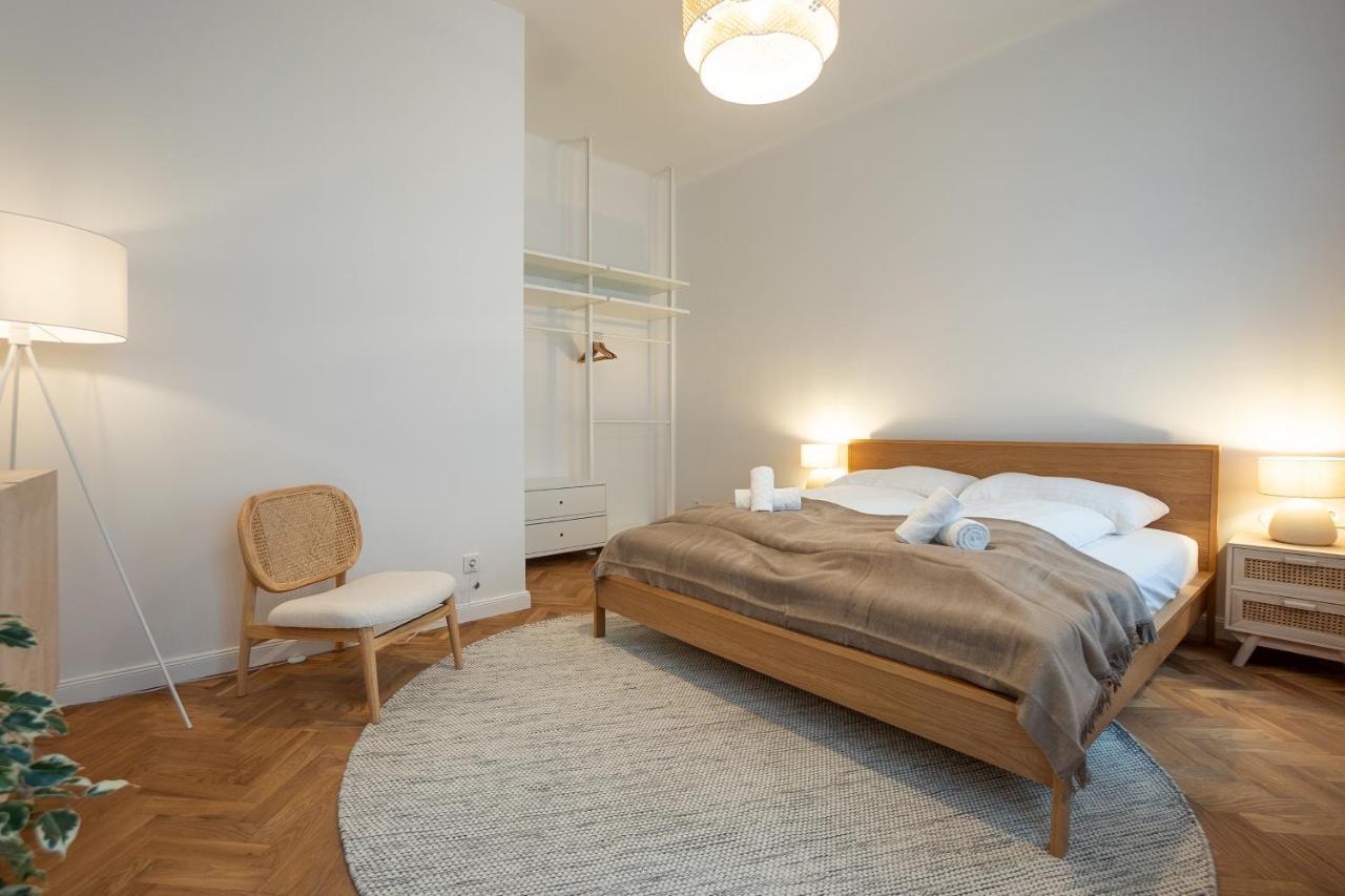 Chic 94M2 Apartment With A King-Size Bed Wenen Buitenkant foto
