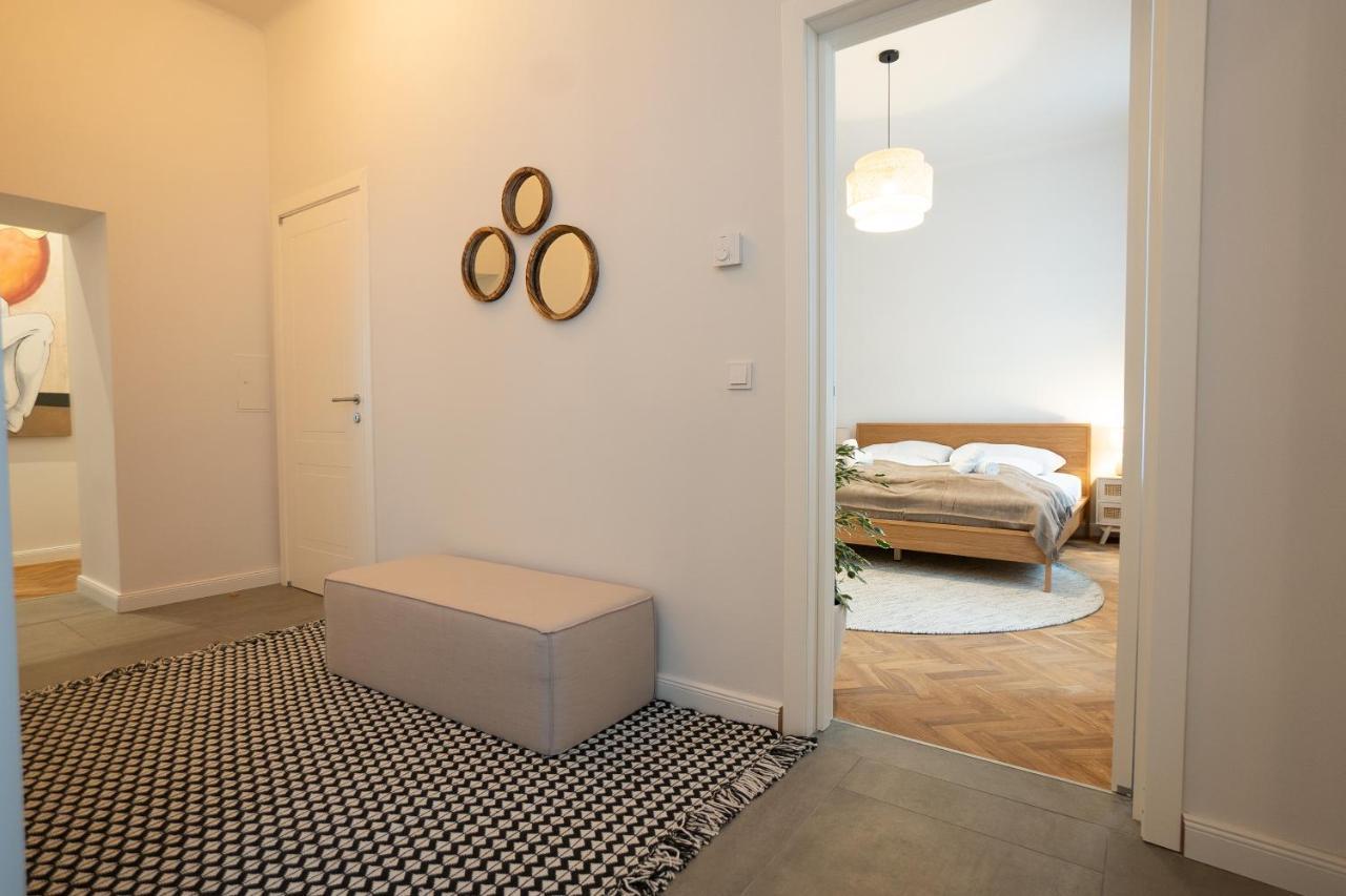 Chic 94M2 Apartment With A King-Size Bed Wenen Buitenkant foto