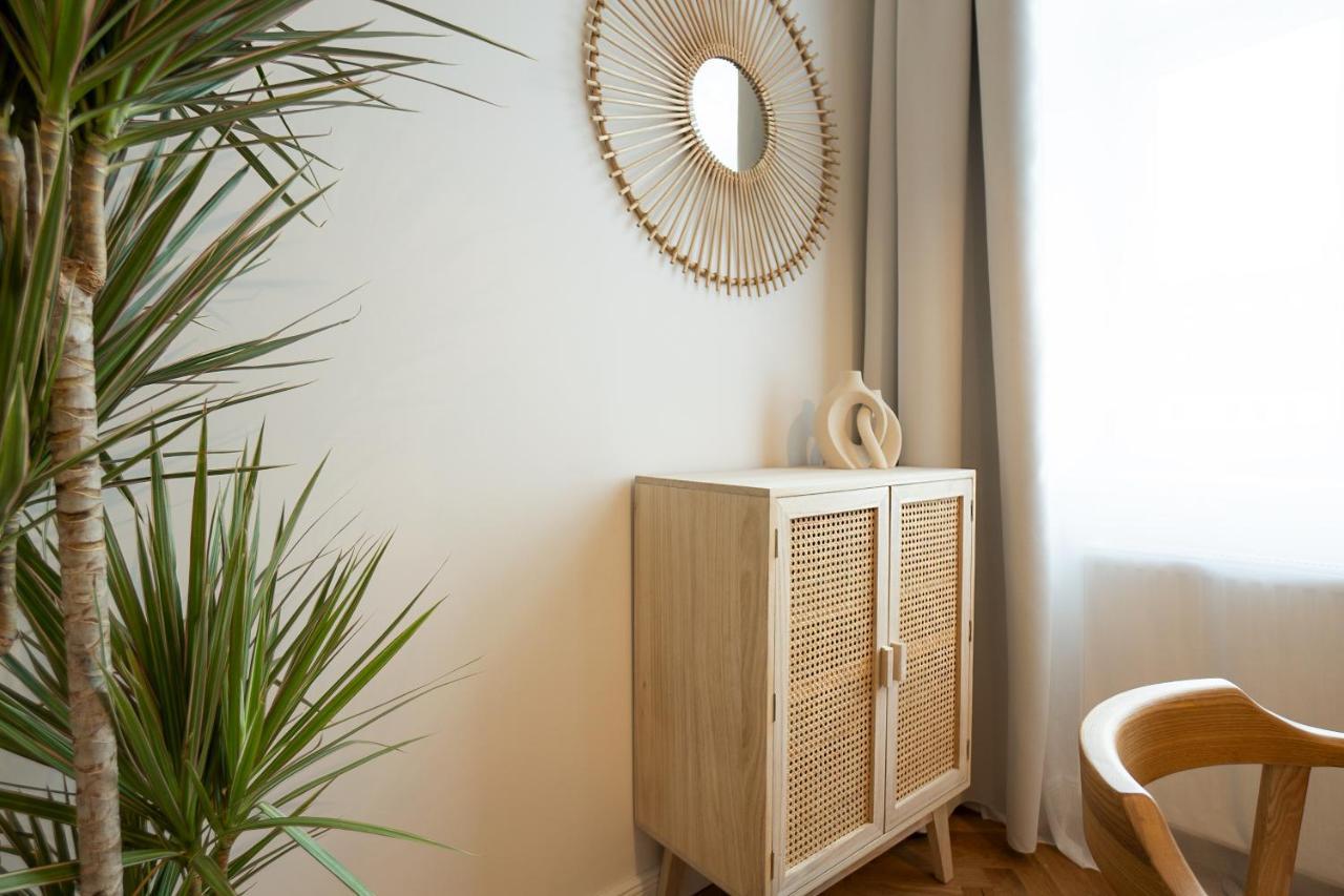 Chic 94M2 Apartment With A King-Size Bed Wenen Buitenkant foto