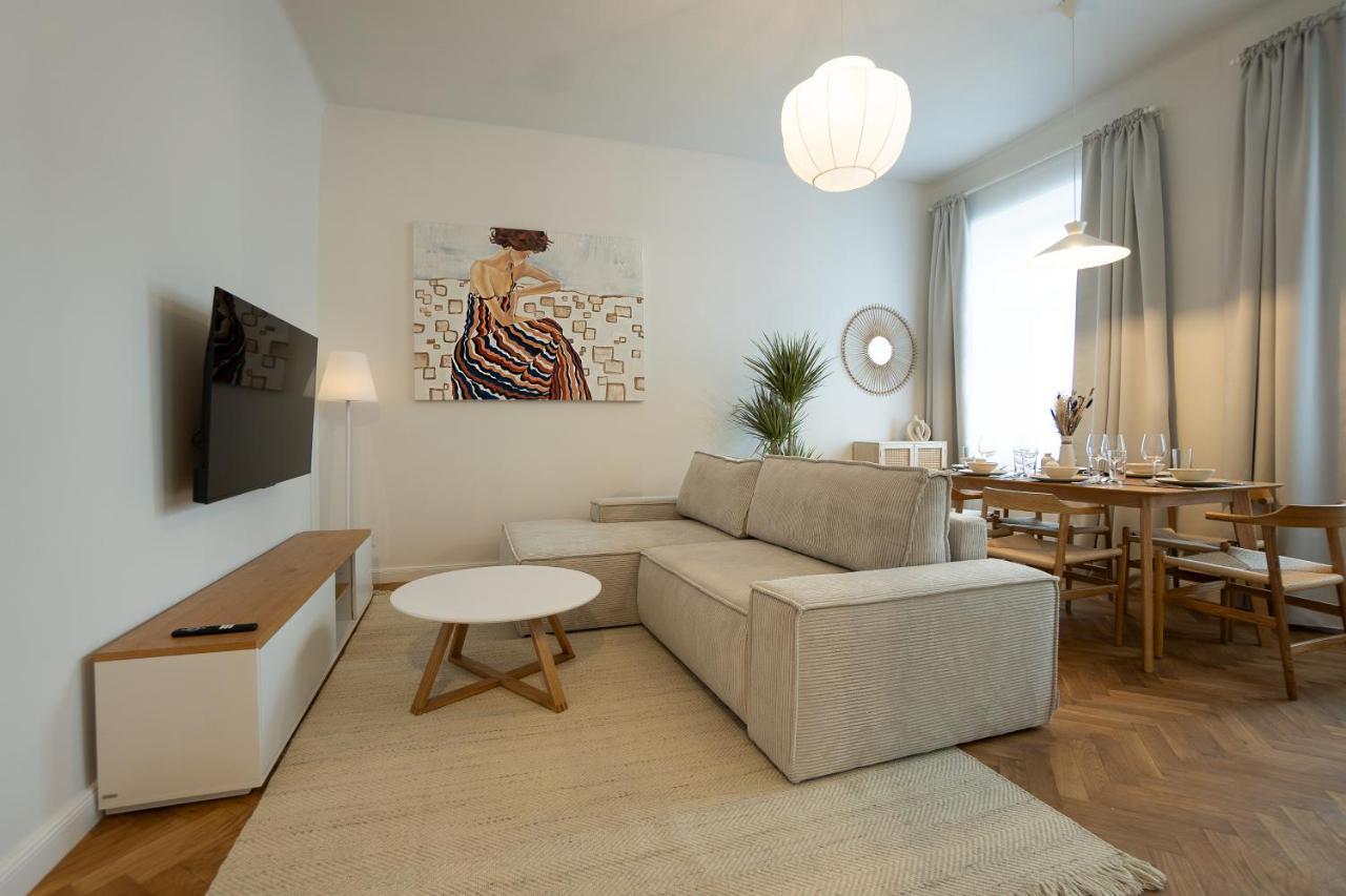 Chic 94M2 Apartment With A King-Size Bed Wenen Buitenkant foto