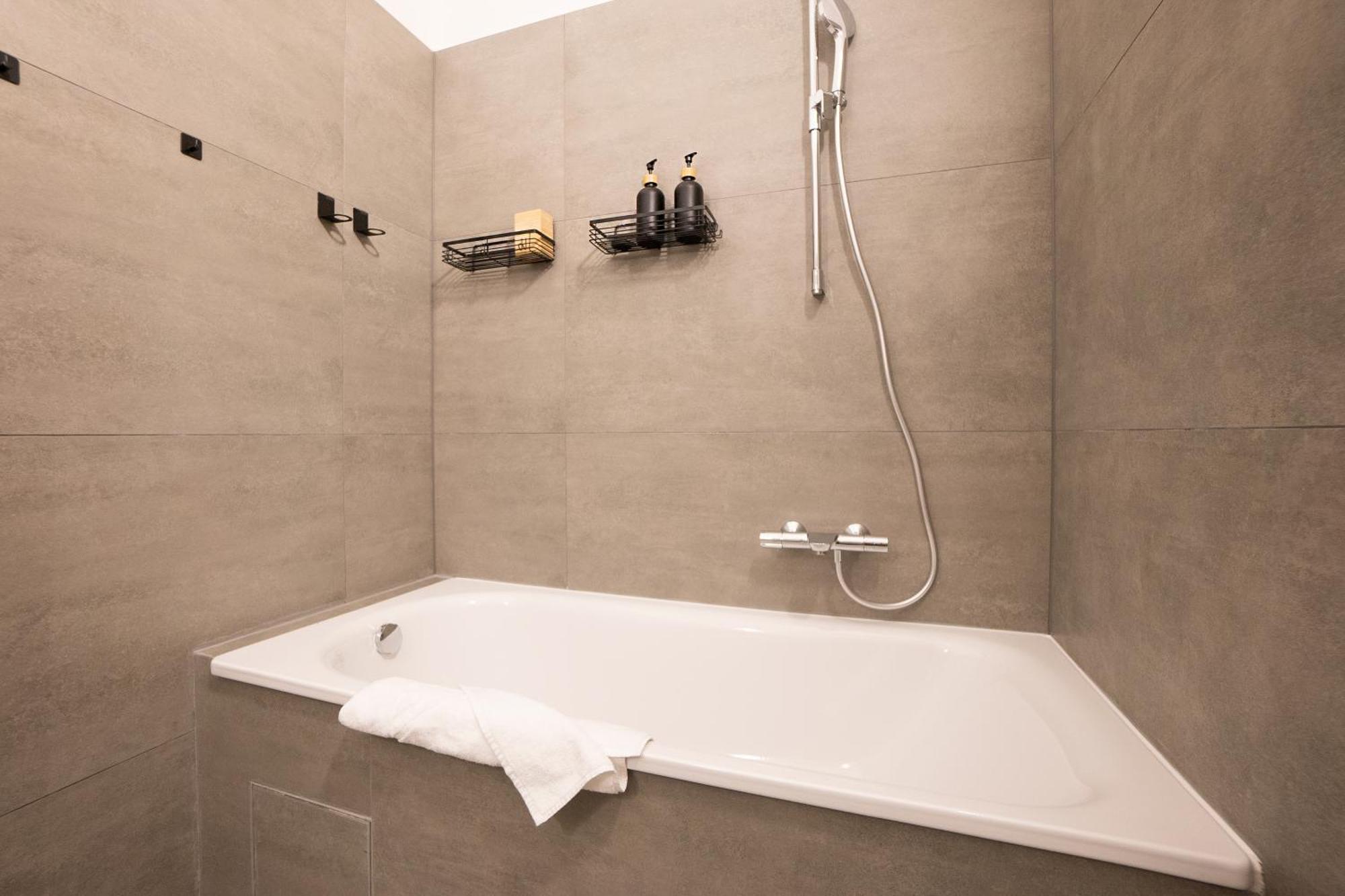 Chic 94M2 Apartment With A King-Size Bed Wenen Buitenkant foto