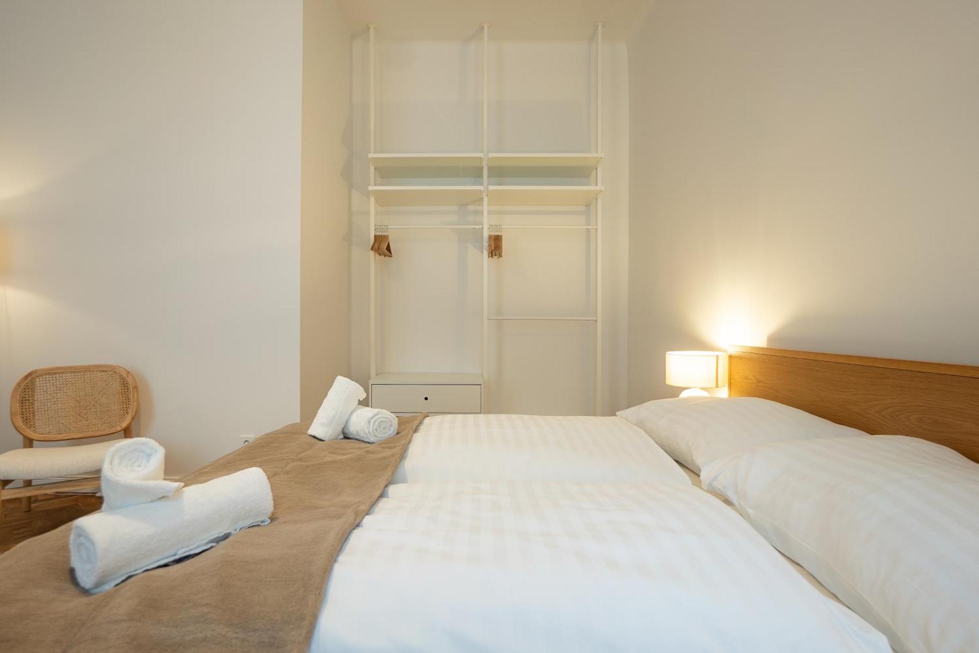 Chic 94M2 Apartment With A King-Size Bed Wenen Buitenkant foto